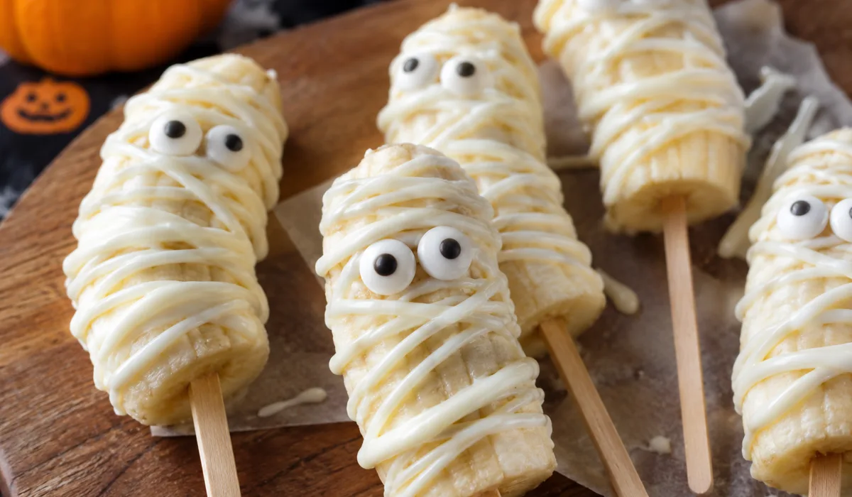 Mummy banana pops with white chocolate bandages and candy eyes